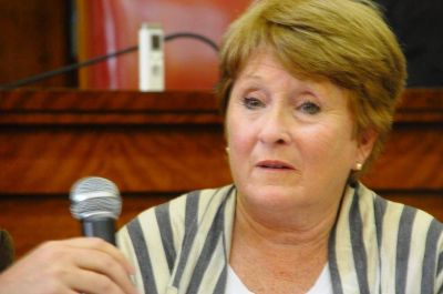 Municipales le piden a Arroyo que aparte del cargo a la secretaria de Educaci�n