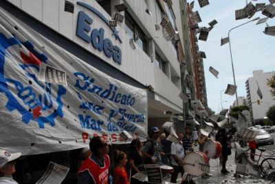 Paro y movilizaci�n de Luz y Fuerza Mar del Plata