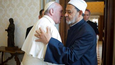 La hist�rica invitaci�n de Al-Tayyeb al Papa: �Vaya a Al-Azhar�