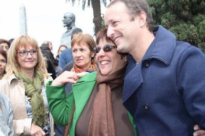 Intensifican el arreglo de calles en distintos barrios de Lomas