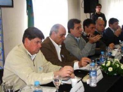 Gargaglione en foro de intendentes en Carhu�