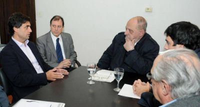 La gobernadora, los nuevos aires y el marplatense capo de Uber
