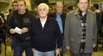 La CGT comenz� a definir su unificaci�n con un fuerte rechazo a un paro nacional