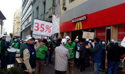 Pasteleros se movilizaron por media Mar del Plata ante la falta de acuerdo en paritarias
