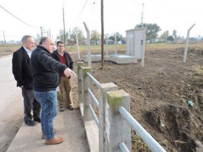 Se complet� la construcci�n del pozo de bombeo que permitir� extender la red cloacal al otro lado del Languey�