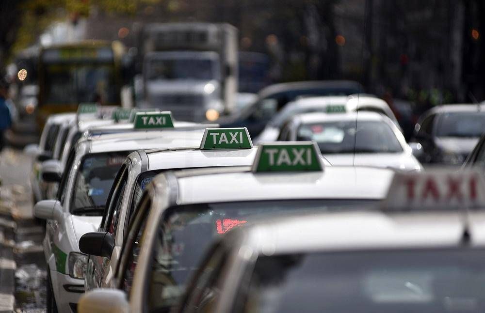 Nuevo tarifazo en los taxis: 18 pesos la bajada de bandera y $2 la ficha