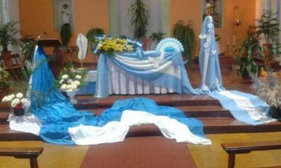 Sacerdote de Capiov� decor� la iglesia de celeste y blanco