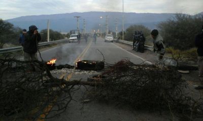 Trabajadores municipales sitiaron el departamento Valle Viejo
