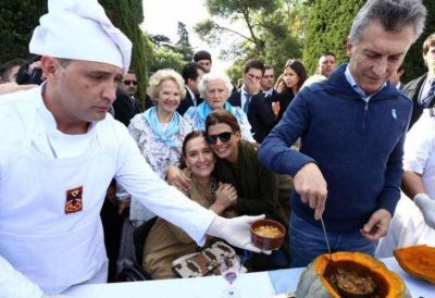 Macri recibi� a organizaciones y vecinos con un locro