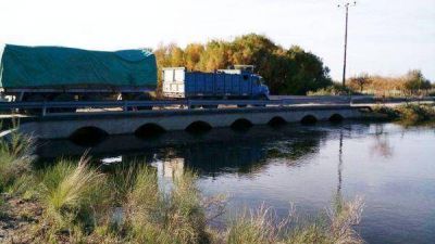El Atuel �corre manso pero casi repleto�