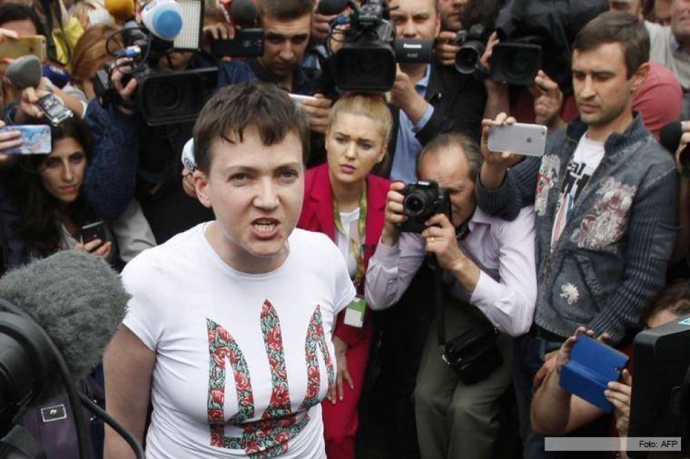 Rusia libera a una piloto ucrananiana a cambio de dos soldados rusos detenidos