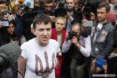 Rusia libera a una piloto ucrananiana a cambio de dos soldados rusos detenidos