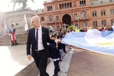 A plaza cerrada, Larreta festej� el 25