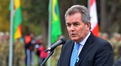 H�ctor Gay apel� a la ret�rica de la �ltima dictadura para celebrar el 25 de Mayo