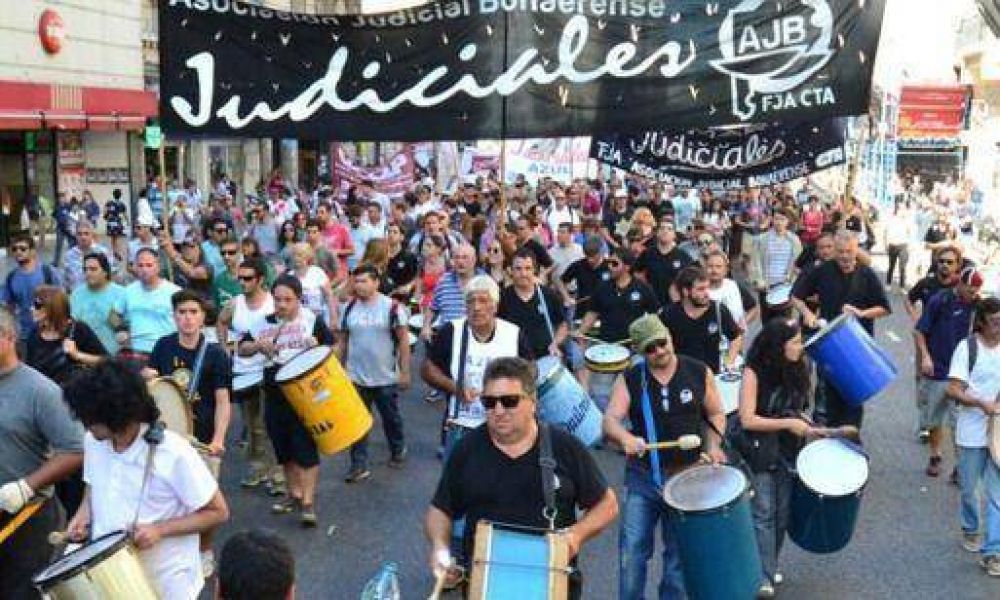 La Corte interviene en el conflicto judicial y dispone el cese de los paros