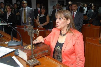 Contin�an las cr�ticas al ministro de Educaci�n