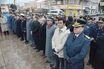 Linares: �Hoy en d�a el pueblo tiene que estar m�s unido que nunca�