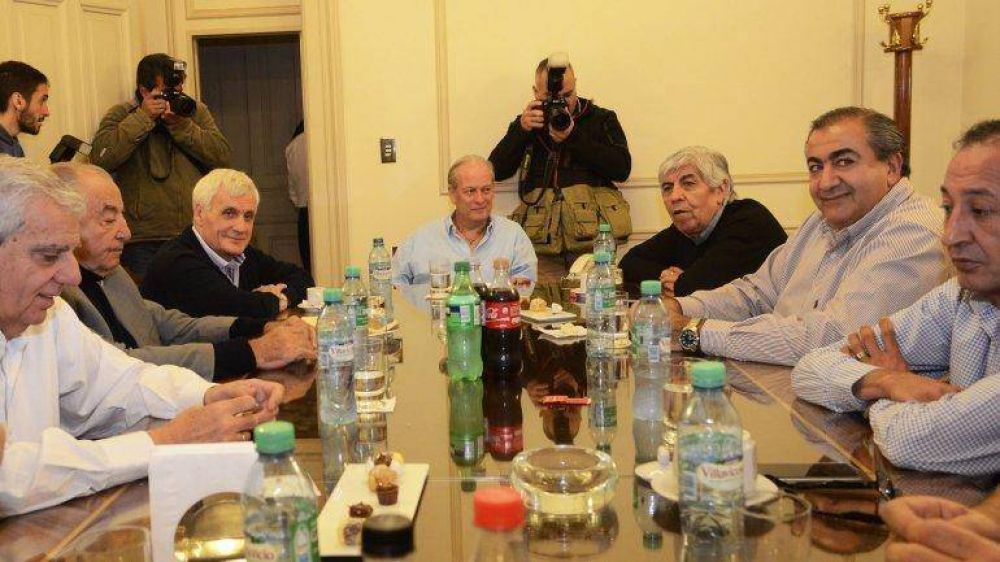 Cepo laboral: Moyano descart� un paro, pero adelant� 
