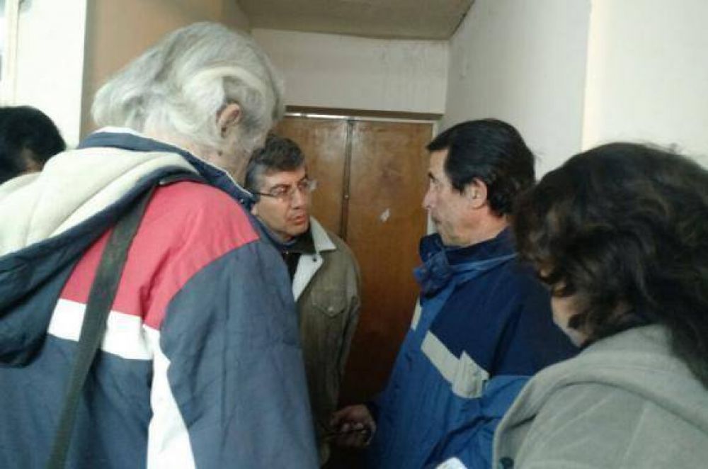 Escrache en J�chal complic� el ambiente