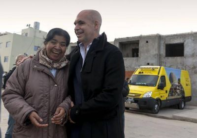 Larreta y Margarita Barrientos visitaron la obra de la Casa de Medio Camino en Los Piletones