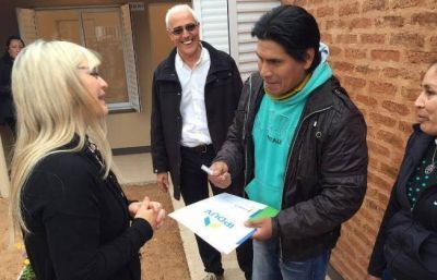 Familias del barrio Toba recibieron sus viviendas