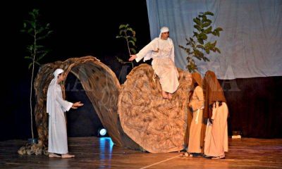 Impactante representaci�n del V�a Lucis por la parroquia San Miguel Arc�ngel