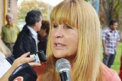 A�da Ayala contradice a la Provincia: El Puerto de Barranqueras no est� operable