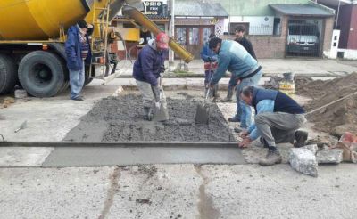REALIZAN ARREGLOS EN CALLES DE LA CIUDAD