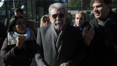 Imputaron a An�bal Fern�ndez por la compra irregular de canchas de h�ckey