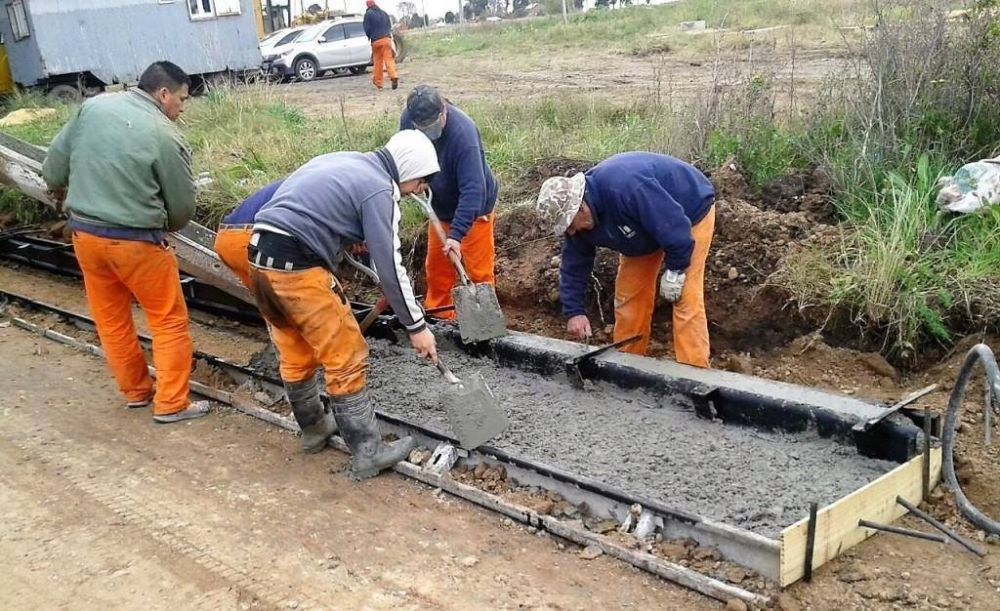 Procrear: el EMVIAL est� realizando el cord�n cuneta en el barrio Ameghino