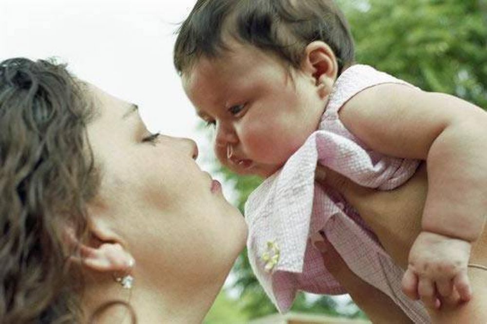 La ministra de Salud recomend� �vacunarse m�s y besarse menos�