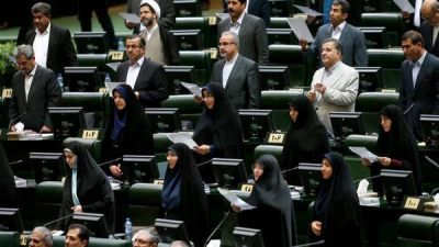  El Parlamento de Ir�n, por primera vez en su historia, con m�s mujeres que cl�rigos