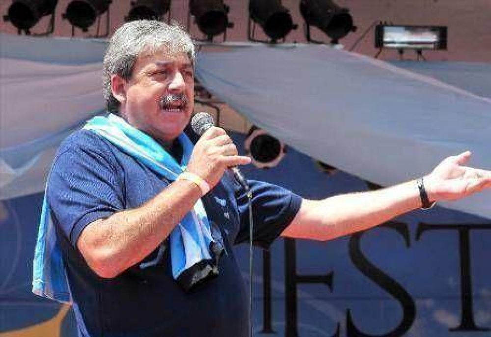 Buzzi: "En la monarqu�a de Kirchner, no se respetan las instituciones"