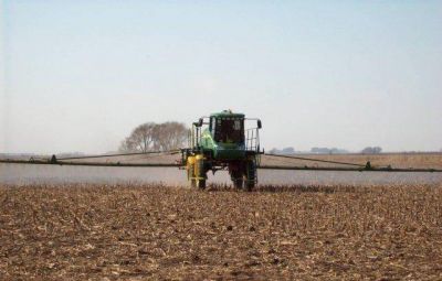 Unas 100 localidades santafesinas limitan el uso de agroqu�micos