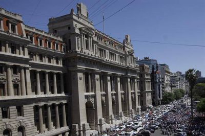 Confiado, el Gobierno apura la votaci�n para completar la Corte