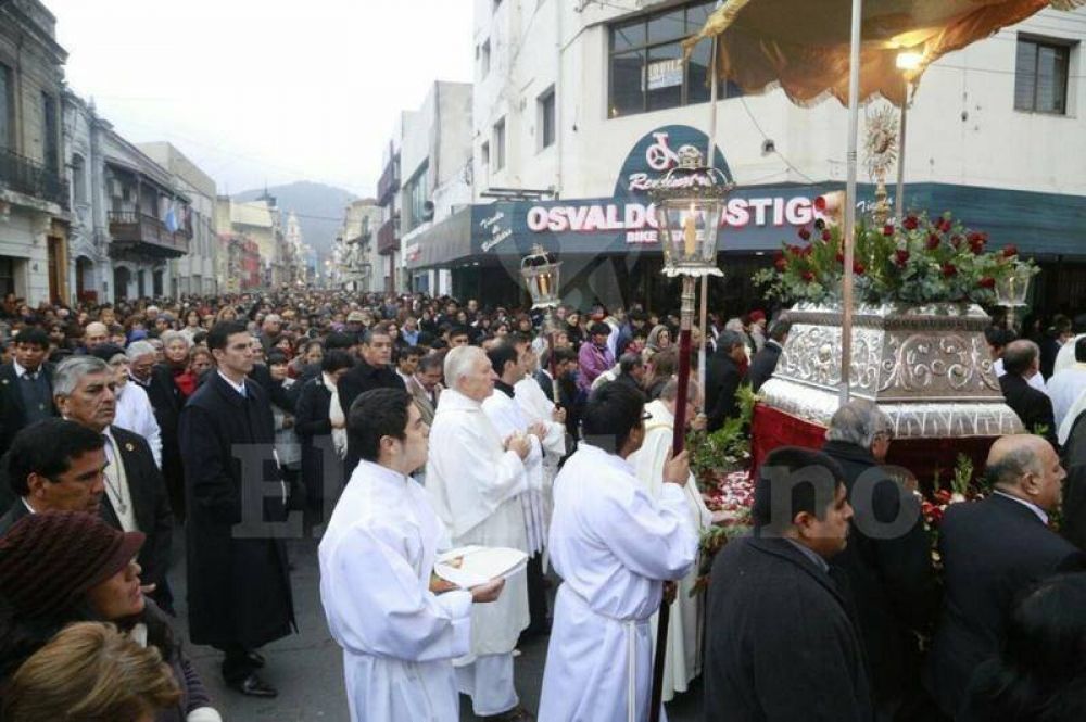 Multitudinaria procesin de Corpus Christi en Salta