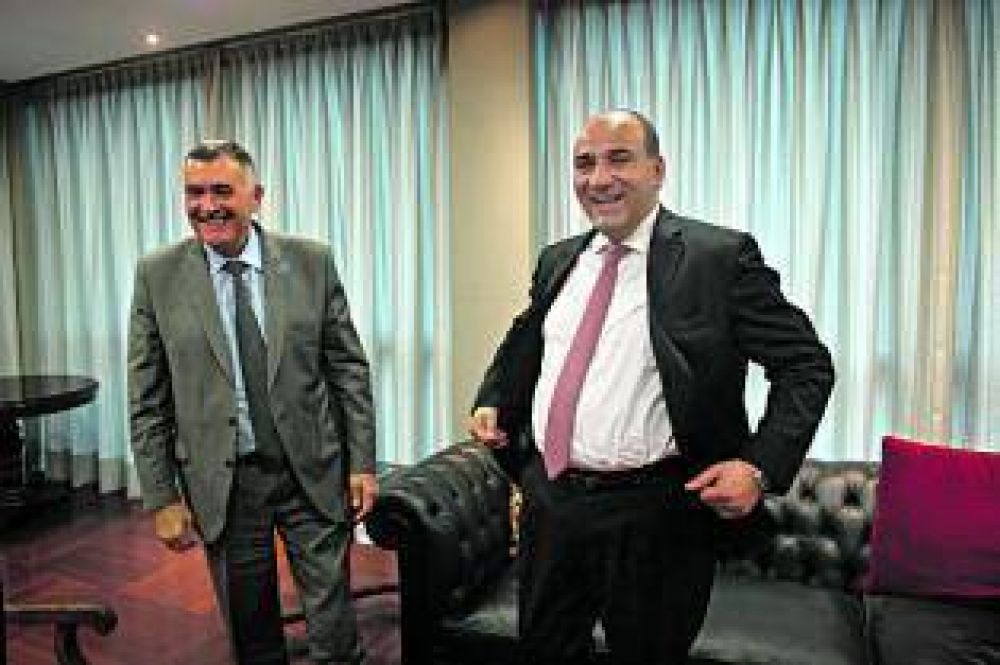 Manzur elogia a Macri y se aleja de dirigentes K