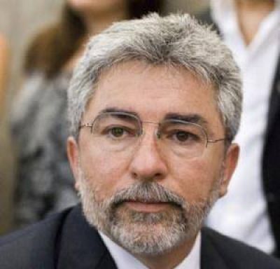 Se suma una nueva denuncia en contra del ministro de Educaci�n
