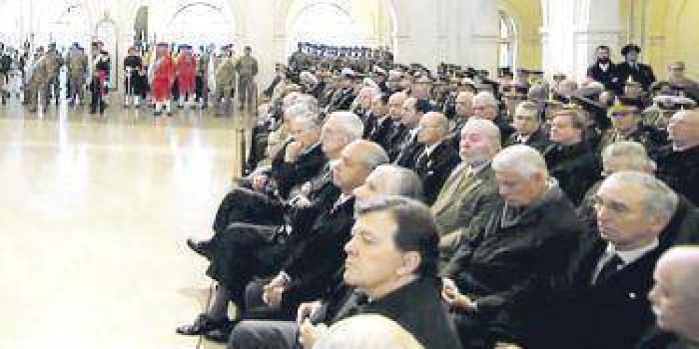 Macri equipar suba a militares con la de estatales