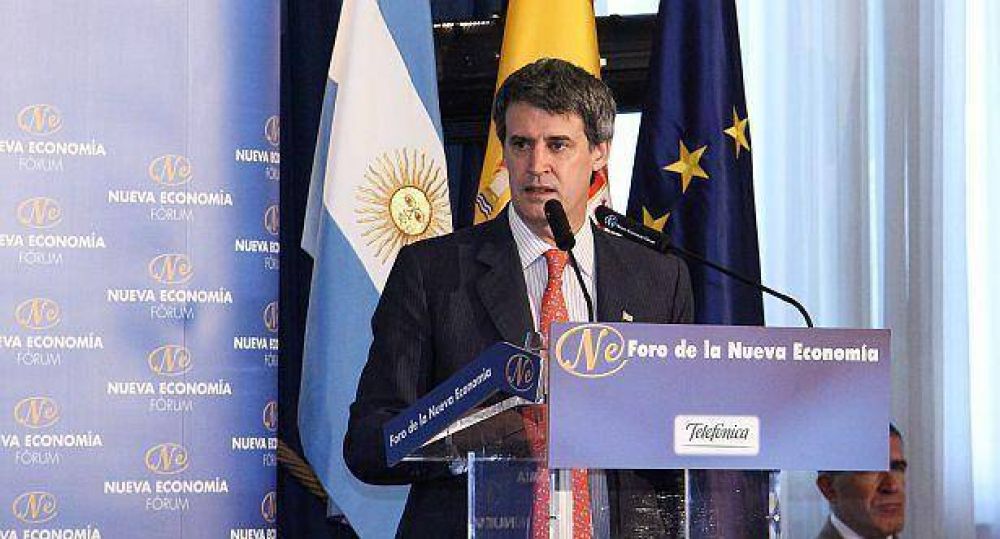 En Espa�a, Prat Gay pidi� 
