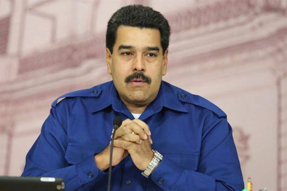Militares chavistas atacan a Maduro