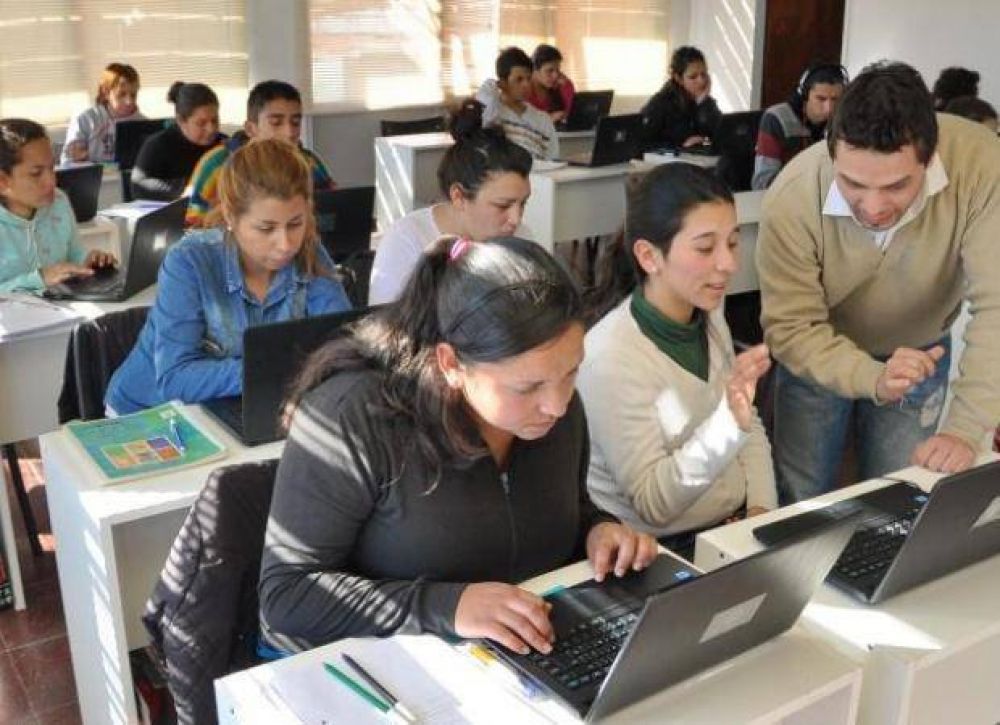 Egresan m�s de 300 alumnos del Plan de Inclusi�n Educativa