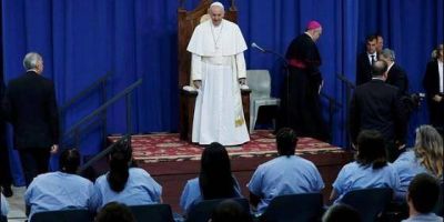 Francisco agradece a los capellanes 