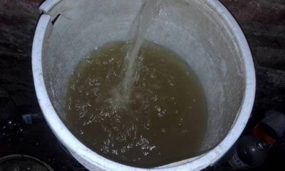 Alarma en dos barrios de Pilar: denuncian la presencia de arena en el agua de red