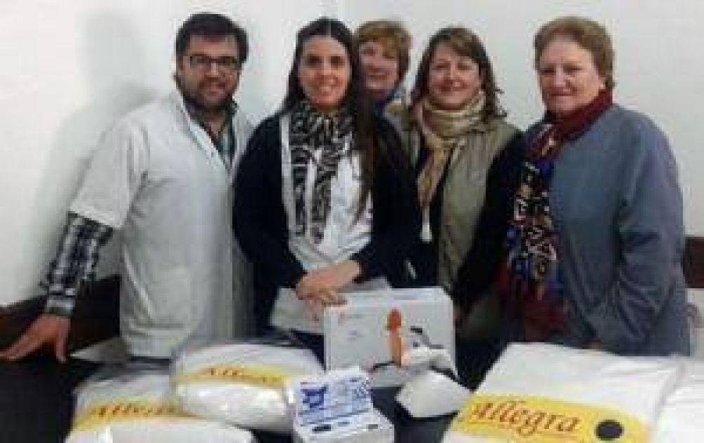 Importante donaci�n de vecinos al centro de salud de San Manuel
