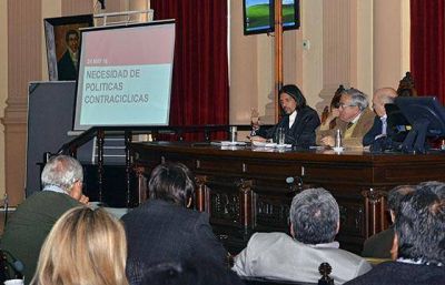 Parodi present� en la Legislatura los proyectos de devoluci�n de coparticipaci�n y del Plan Bicentenario  