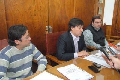 Acerbo anunci� viviendas, obras de agua y cloacas