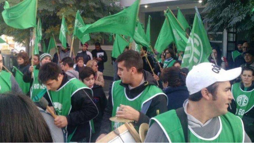 ATE comienza un paro por 48 horas con acampe en Casa de Gobierno