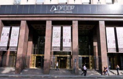 La AFIP habilitar� en julio la devoluci�n de lo retenido por compras en d�lares en 2015