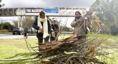 Fuerte cruce entre el gobierno de Vidal y Barrios de Pie por comida para los comedores